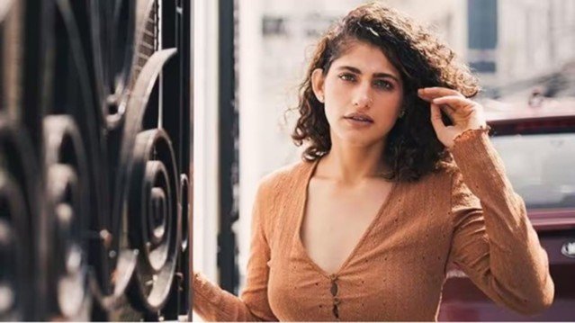 Kubbra Sait’s curly hair routine unveiled